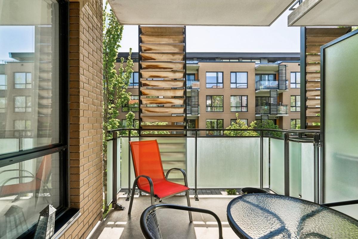 Balcon donnant sur le quartier
