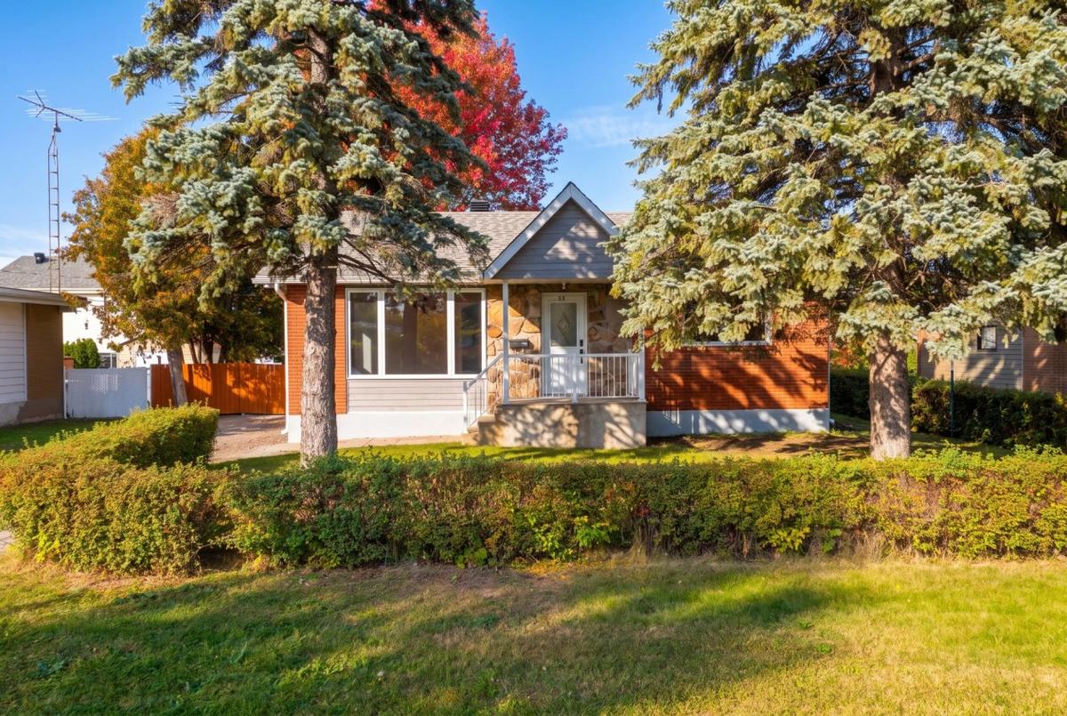 Façade du bungalow sur le boulevard Saint-Francis