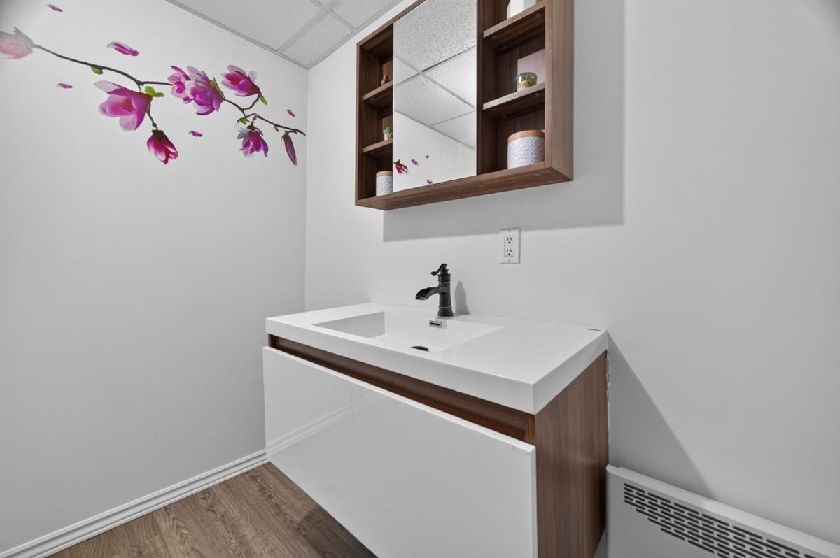 Détail de la salle de bain du sous-sol