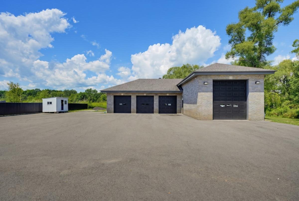 Intérieur du garage surdimensionné