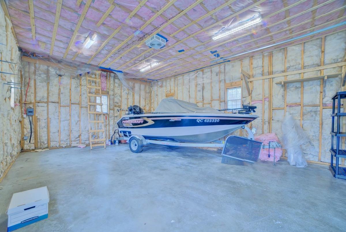 Intérieur du garage principal
