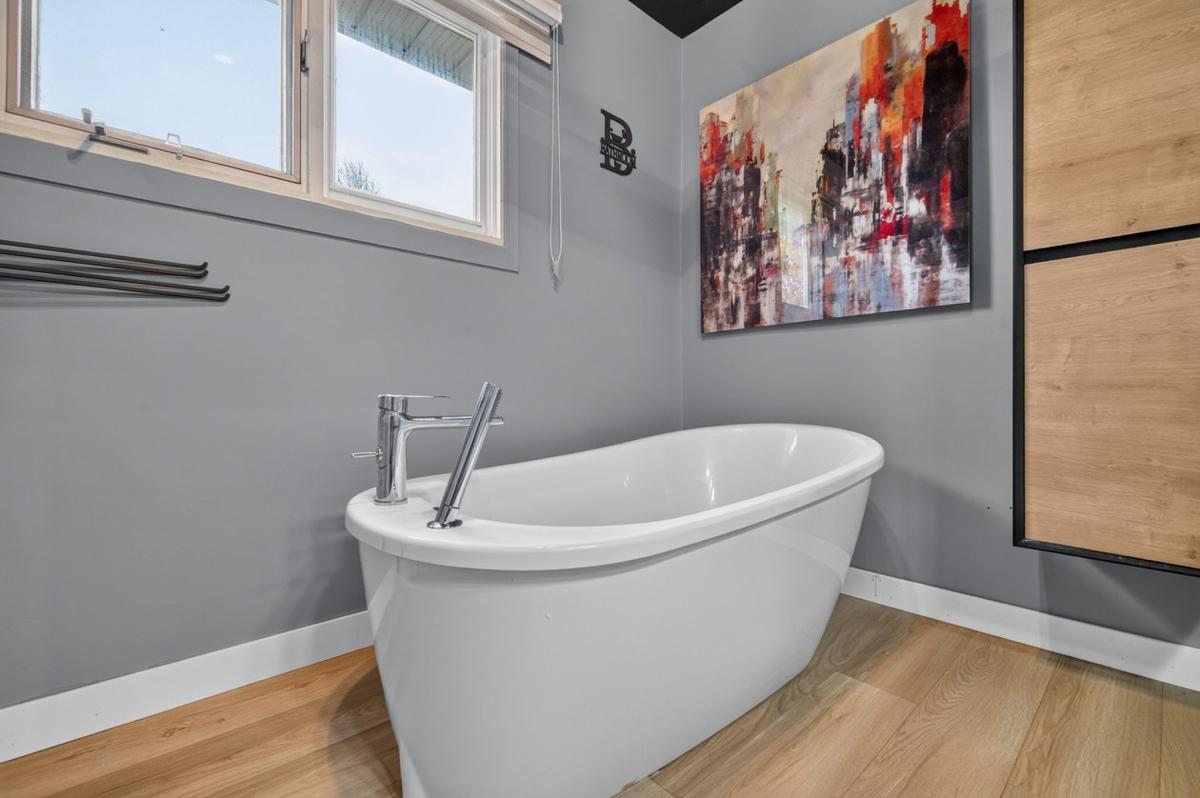 Détails de la salle de bain principale