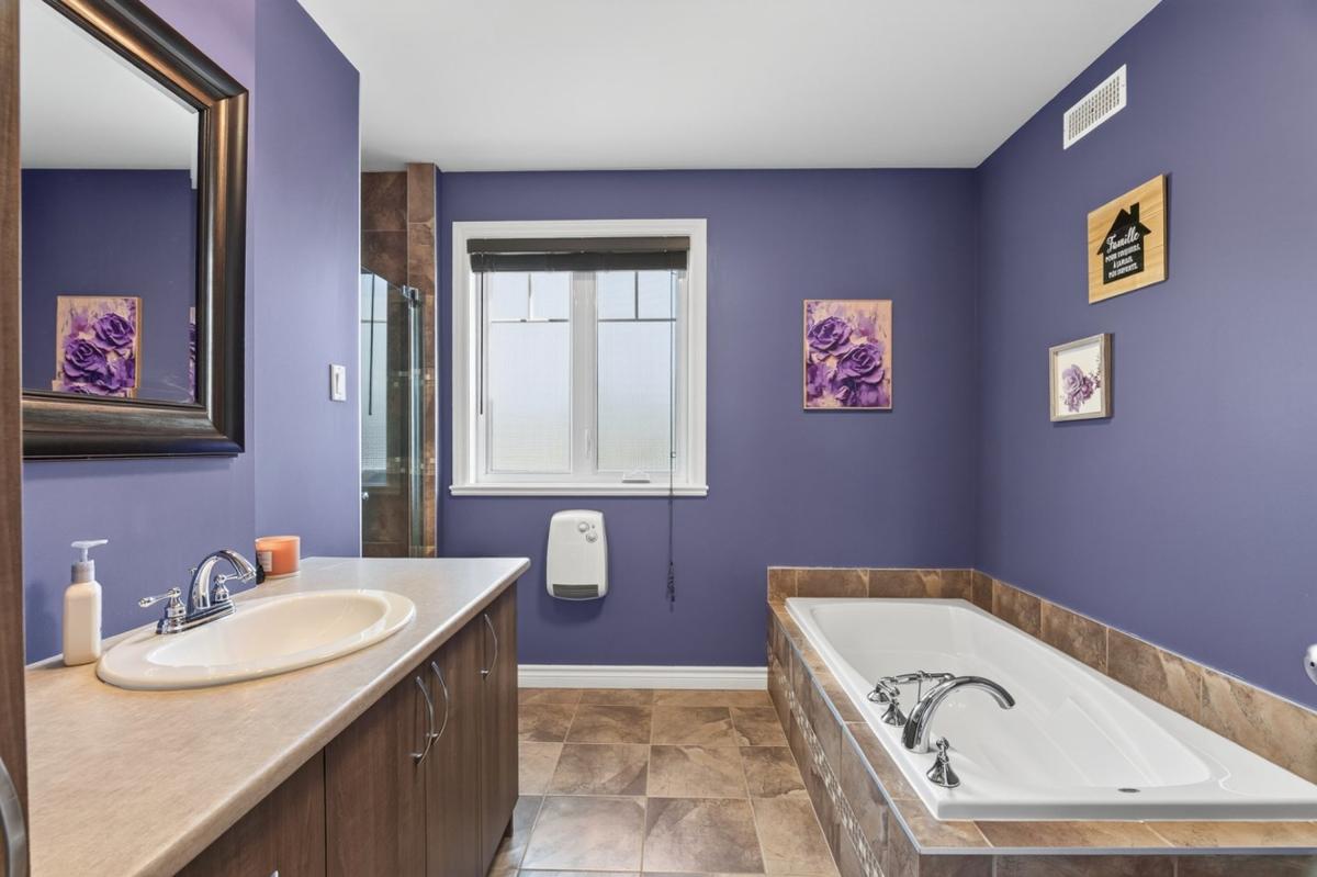 Salle de bain de la chambre principale