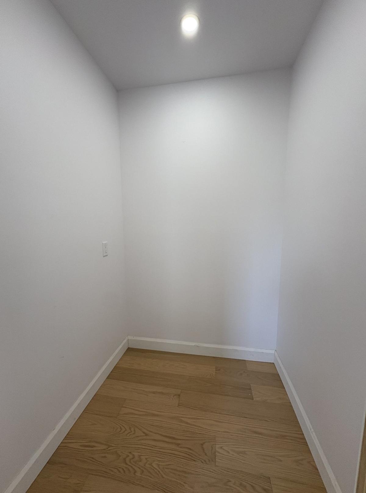 Penderie de la chambre principale