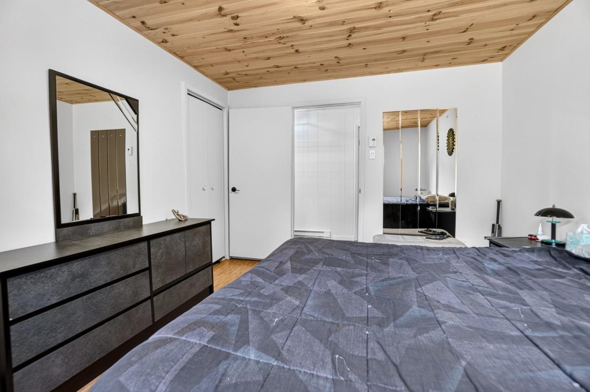 Autre angle de la chambre principale
