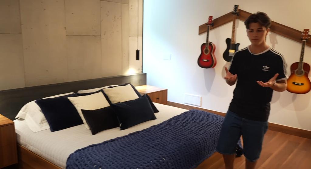 Marc-Antoine Delage dans sa chambre