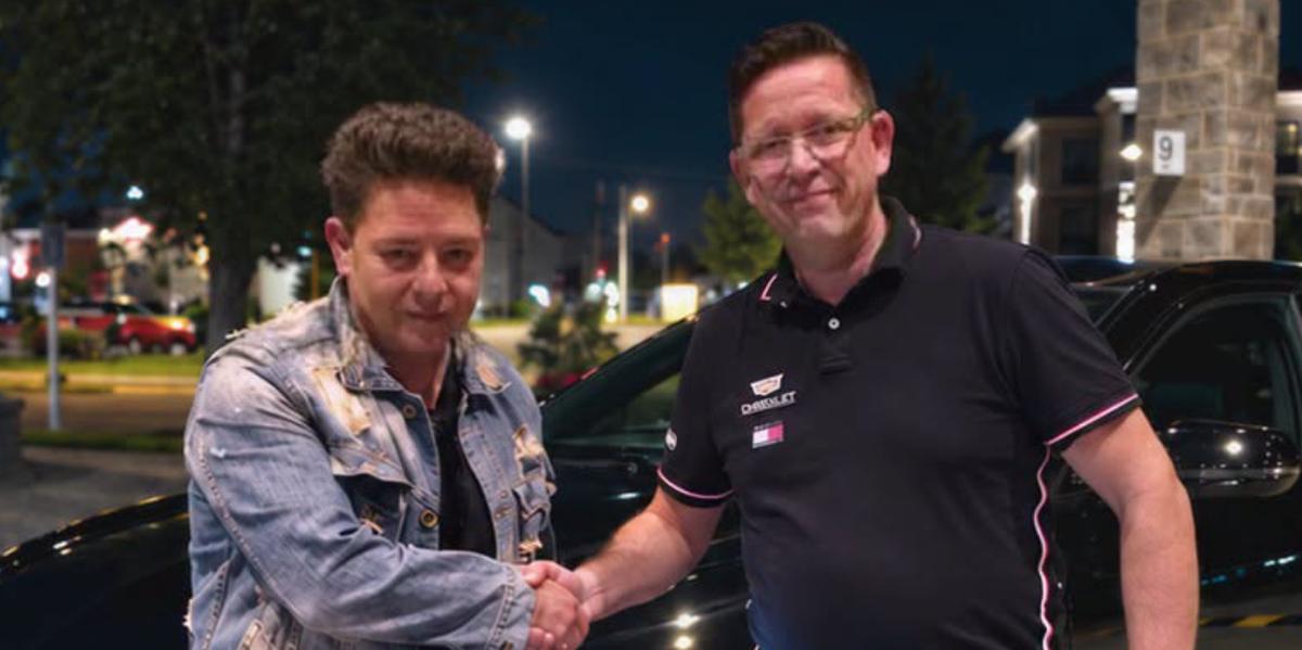 Éric Lapointe se gâte avec une nouvelle Cadillac
