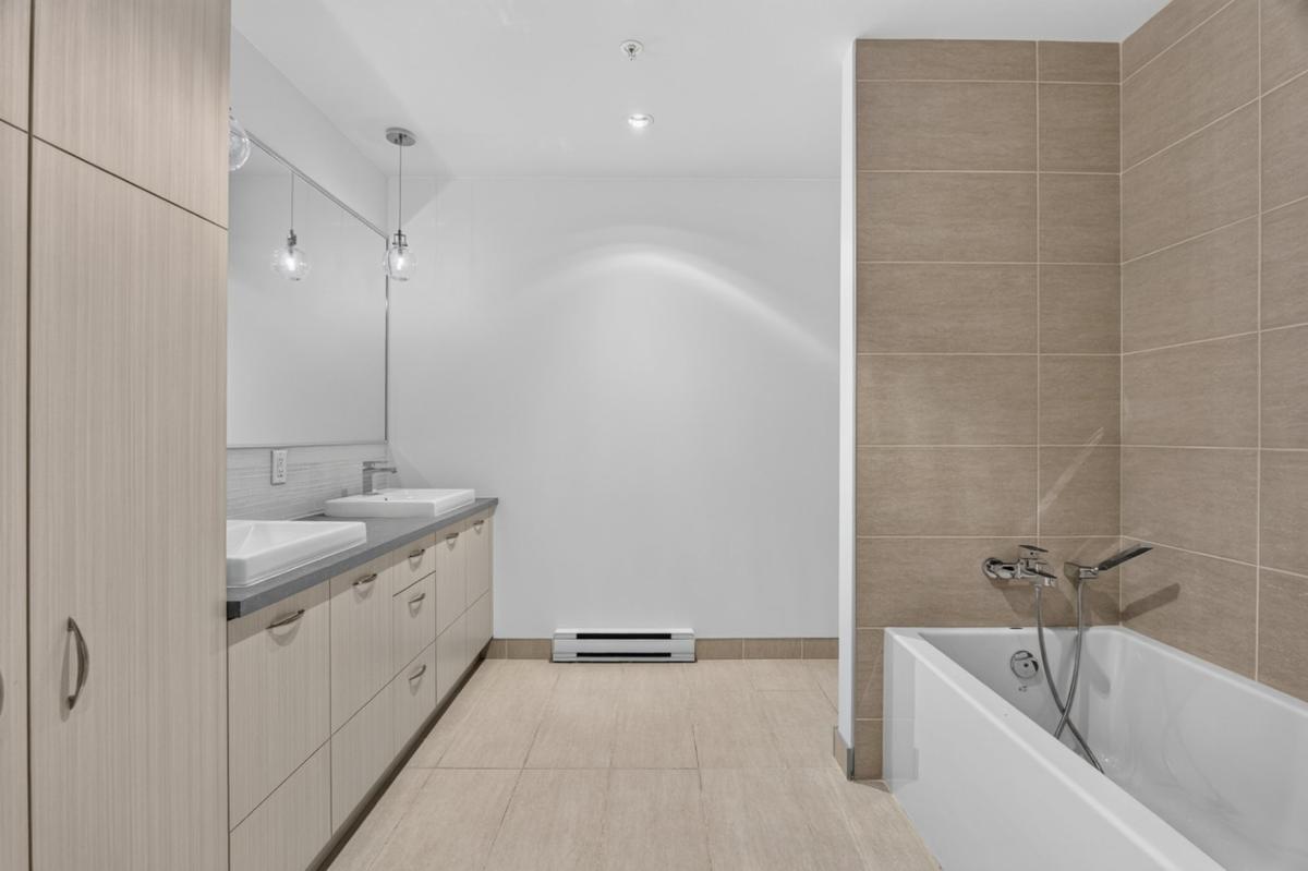 Détail des finitions de la salle de bain