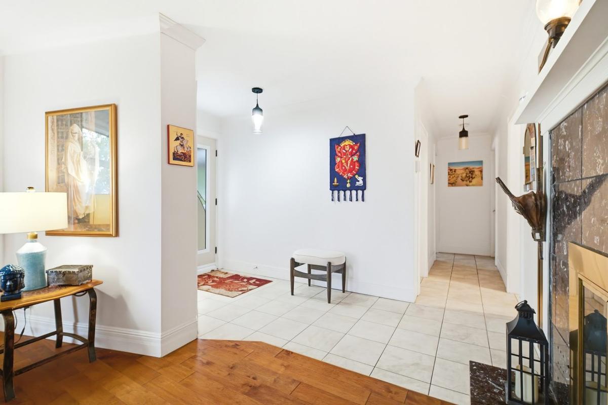 Vue du salon vers les espaces de vie
