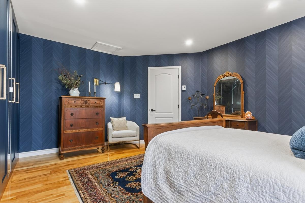 Autre angle de la chambre principale
