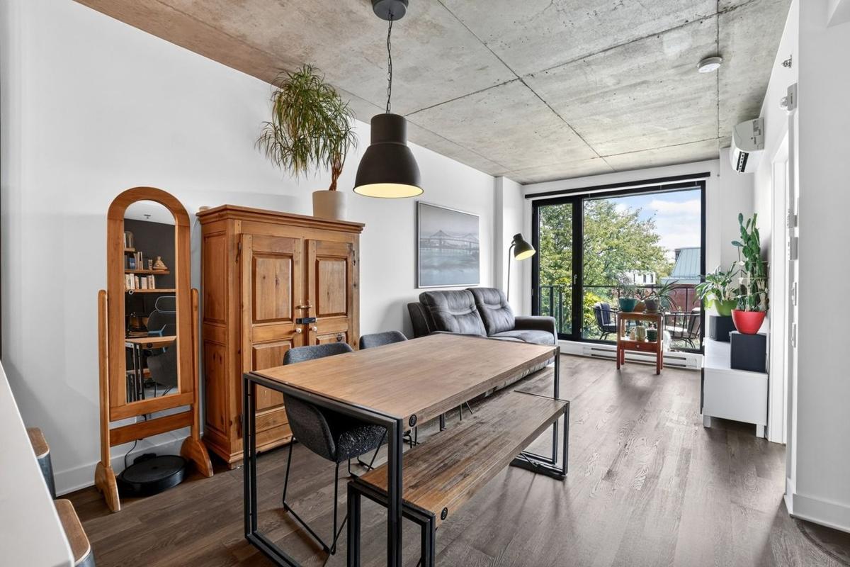 Salle à manger ouverte sur le séjour
