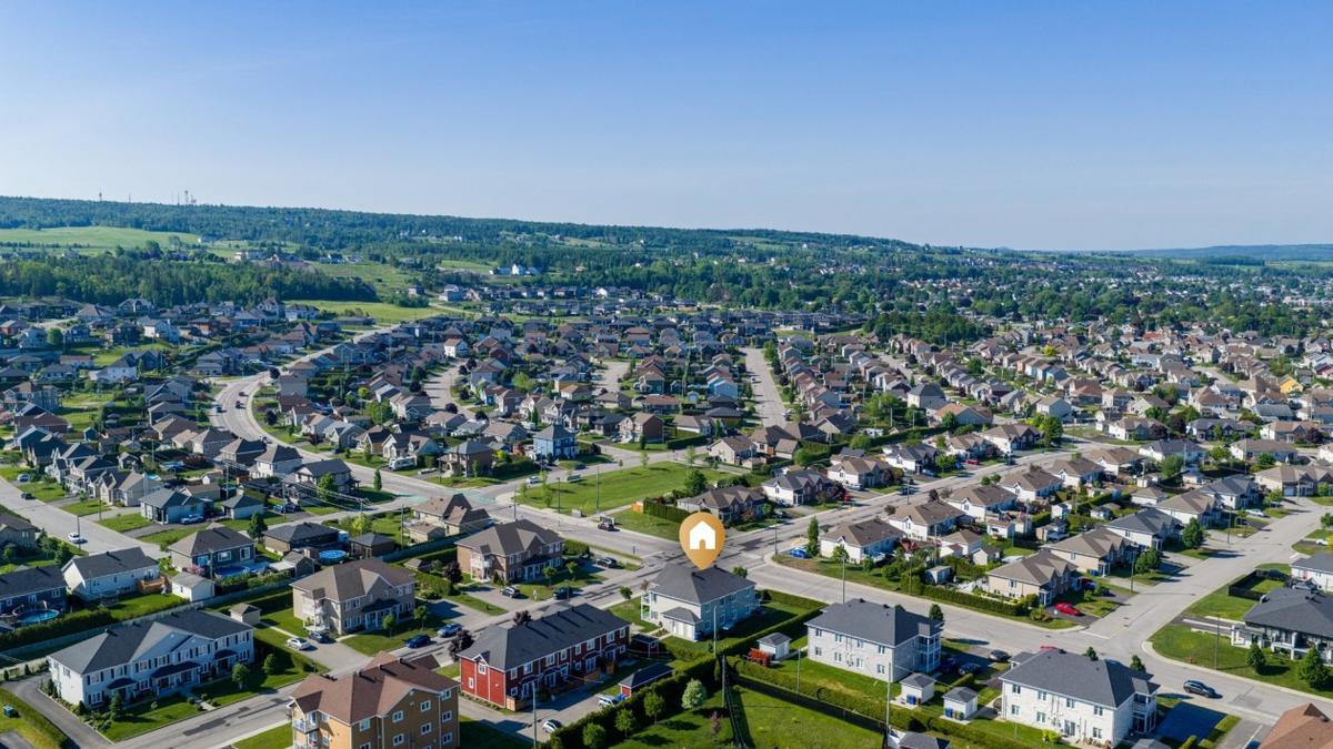 Vue aérienne élargie du secteur