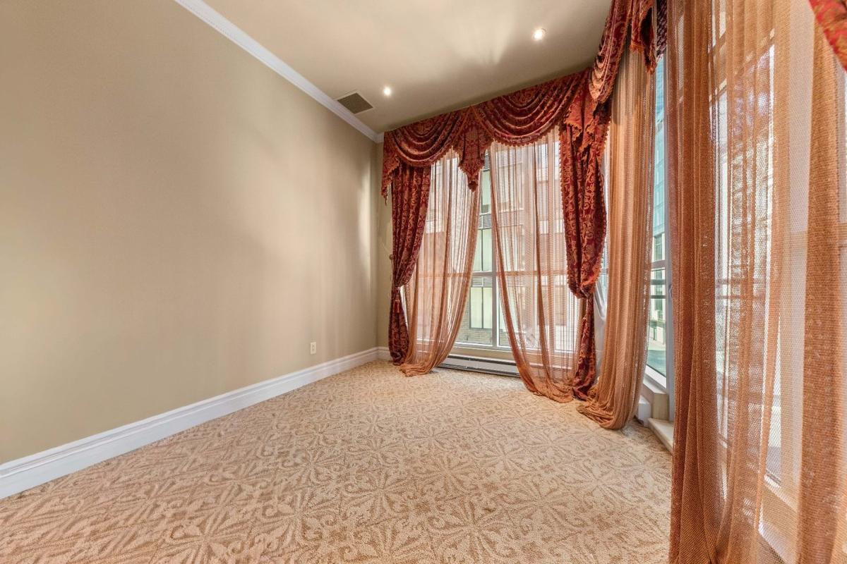 Chambre principale lumineuse