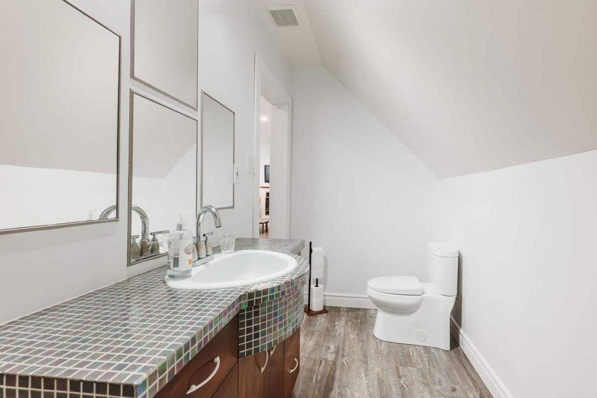 Détail de la salle de bain de la suite