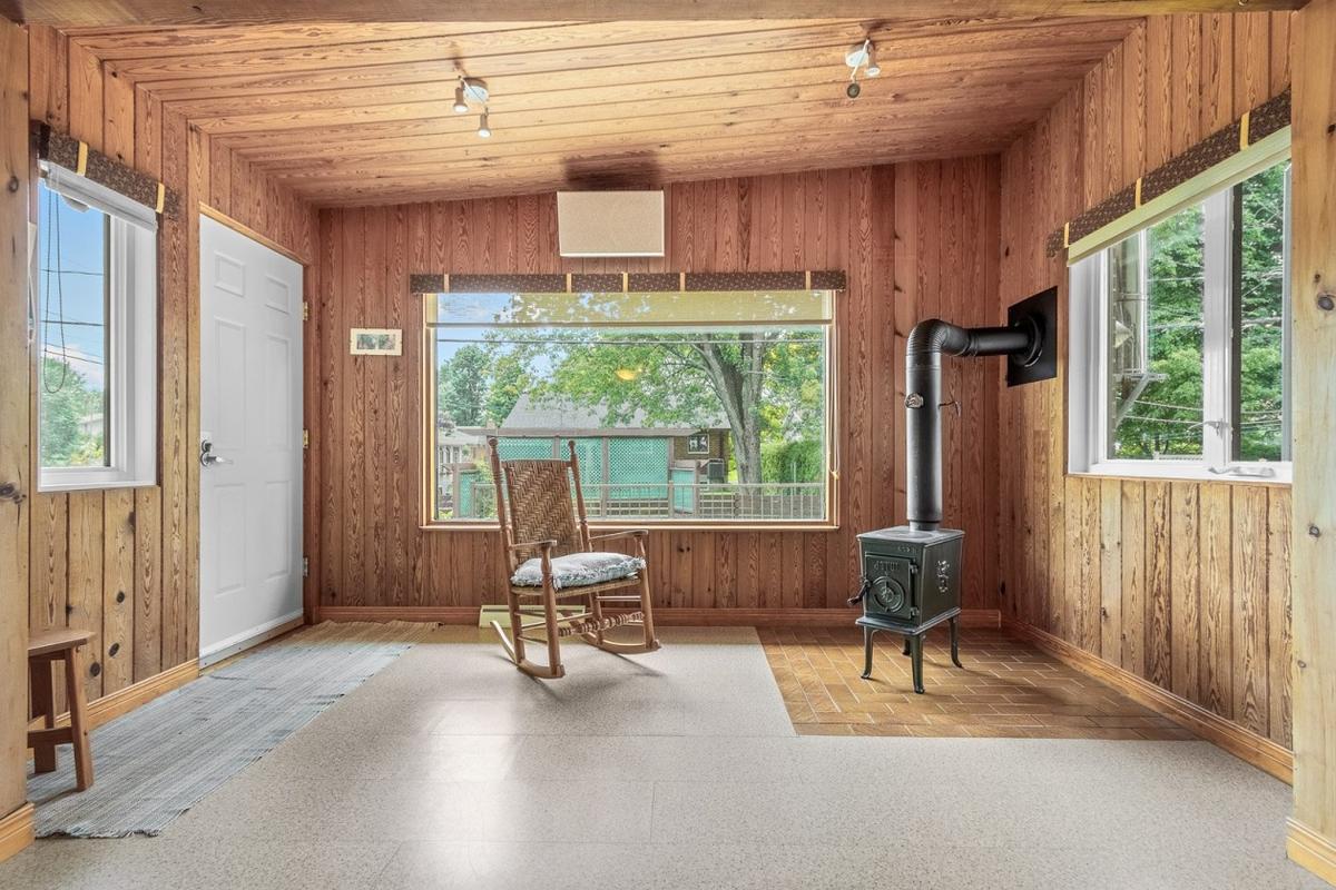 Solarium lumineux avec poêle à bois