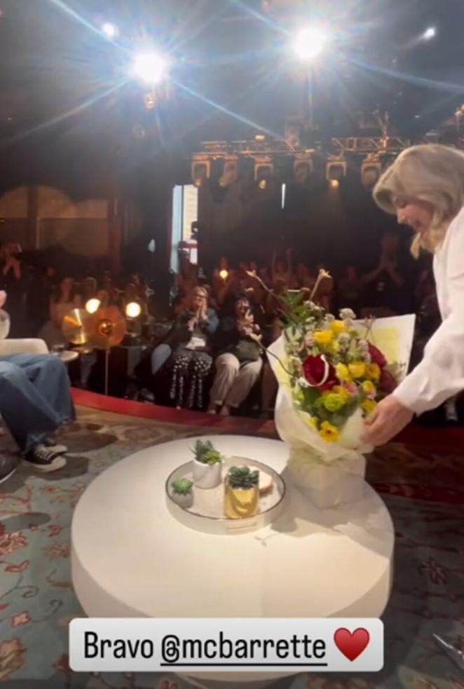 Marie-Claude Barrette et un bouquet de fleur