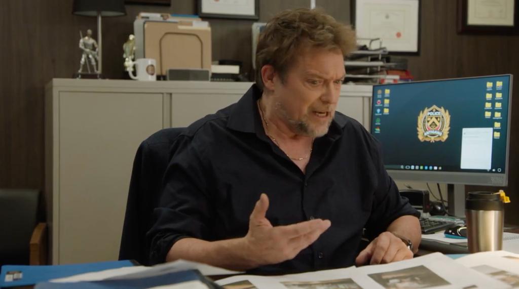 Vincent Graton dans son personnage de Christian Thibeault, lieutenant de l'escouade Antigang