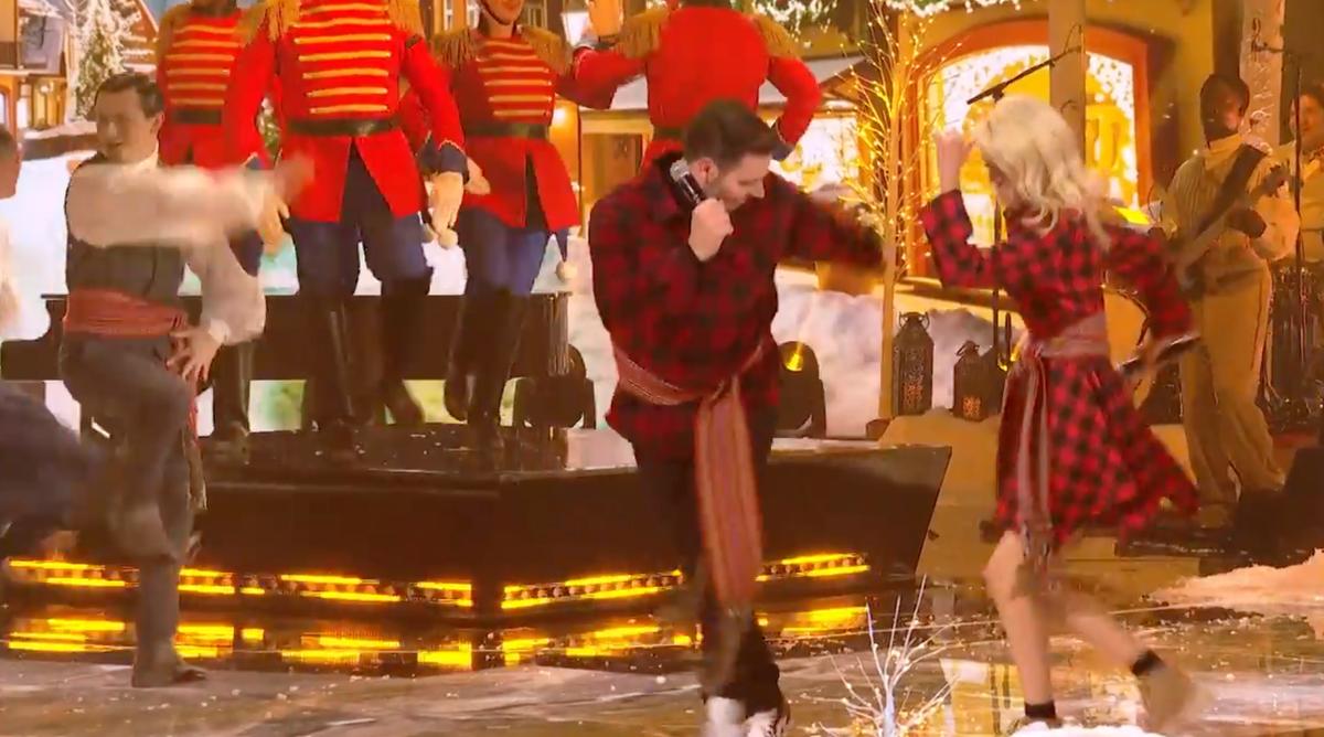 Sam Breton et Anouk Meunier à Chanteurs Masqués