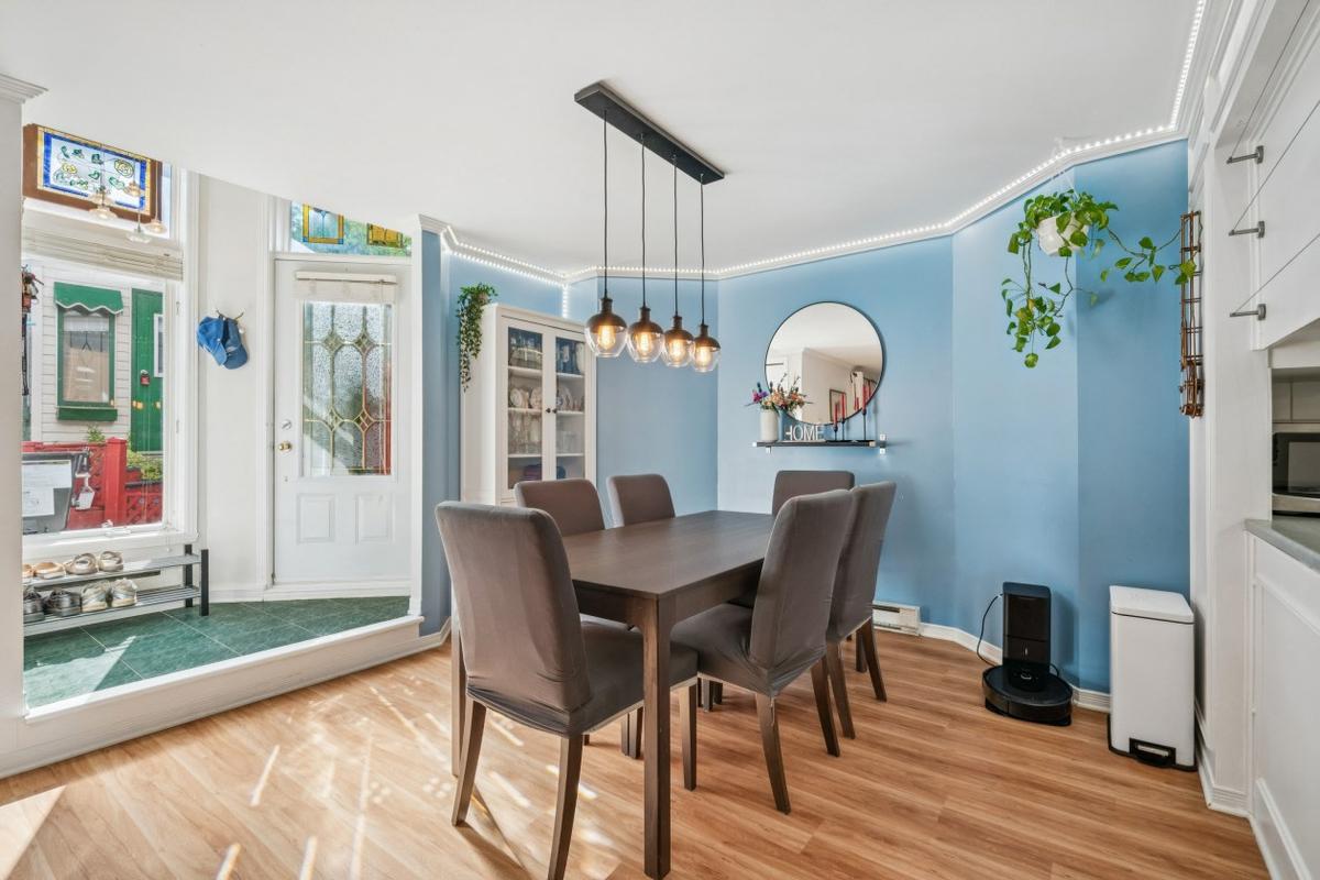 Salle à manger vue depuis la cuisine