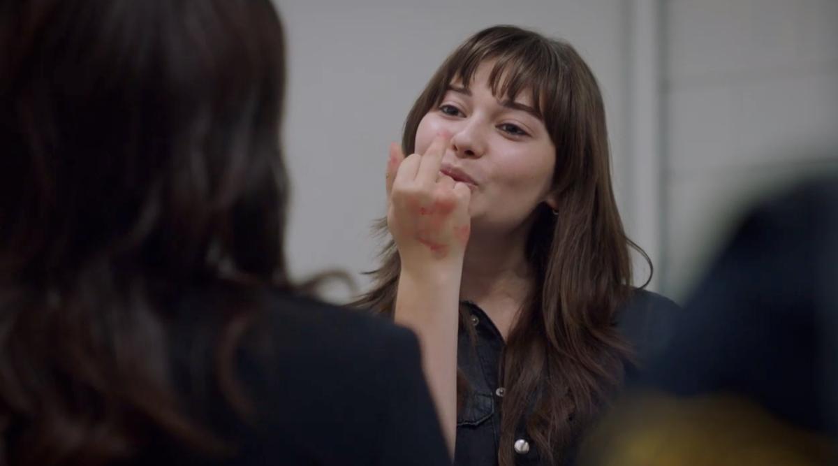  Estelle Fournier dans Indéfendable