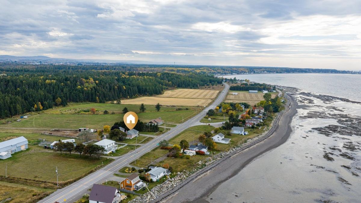Vue aérienne élargie du secteur
