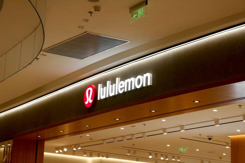 P. L. - Unsplash, Lululemon