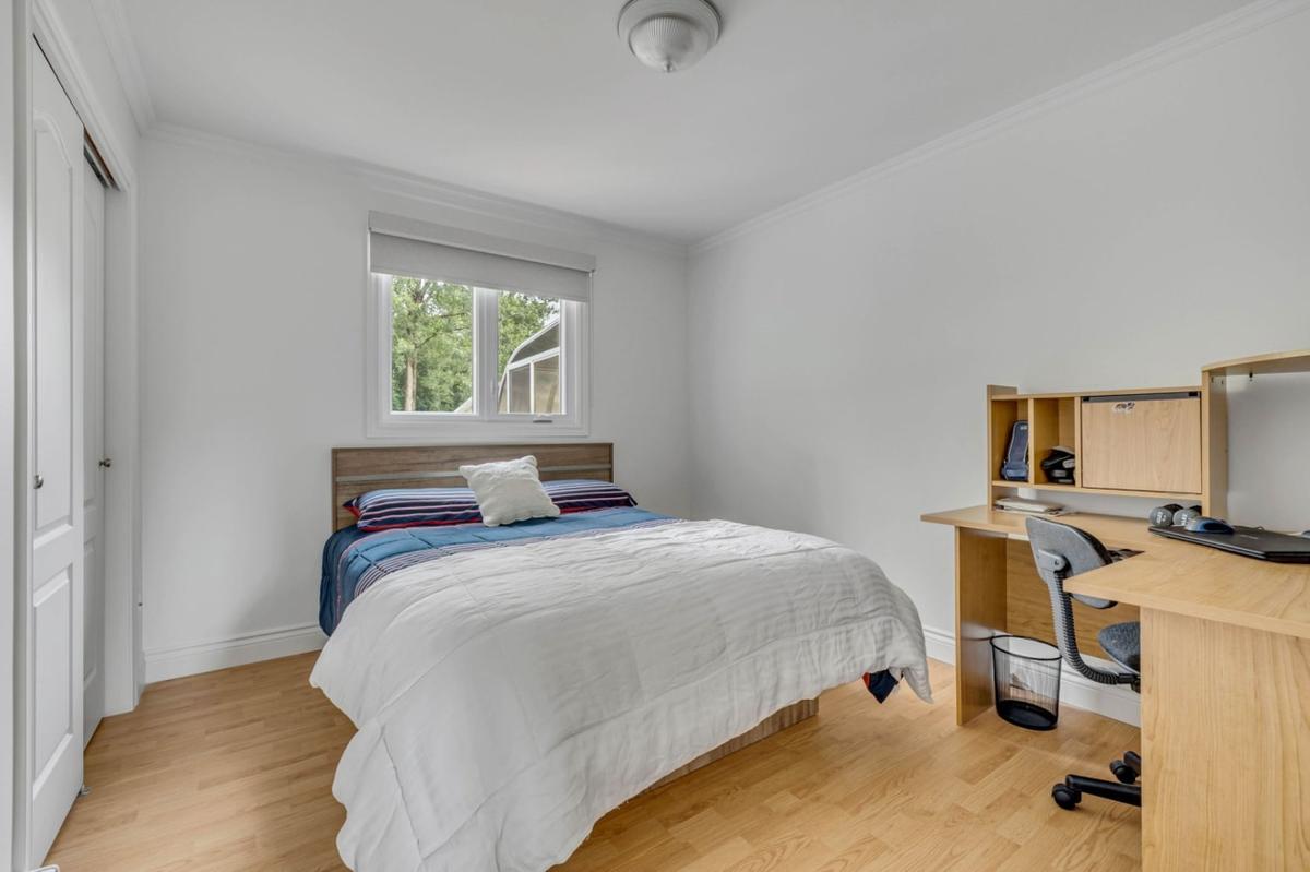 Vue complémentaire de la chambre principale