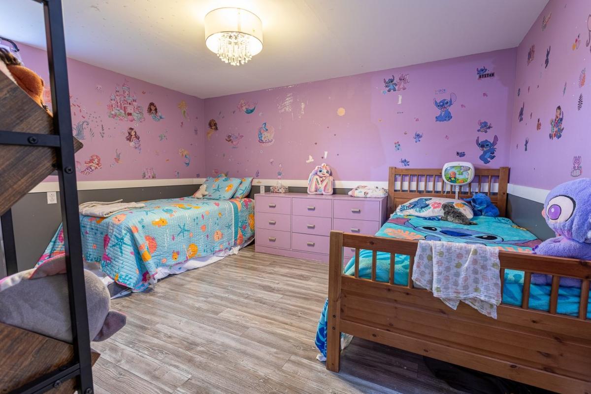 Chambre avec rangement