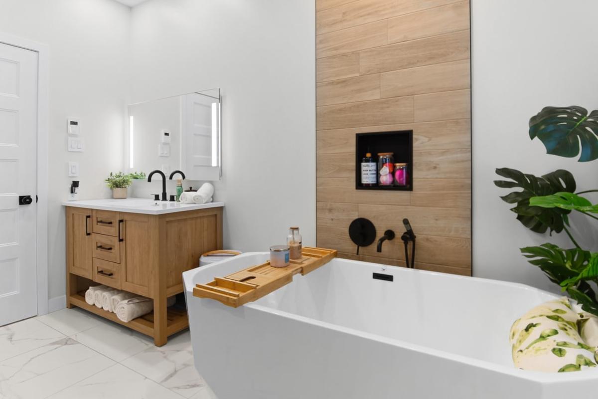 Salle de bain avec planchers chauffants