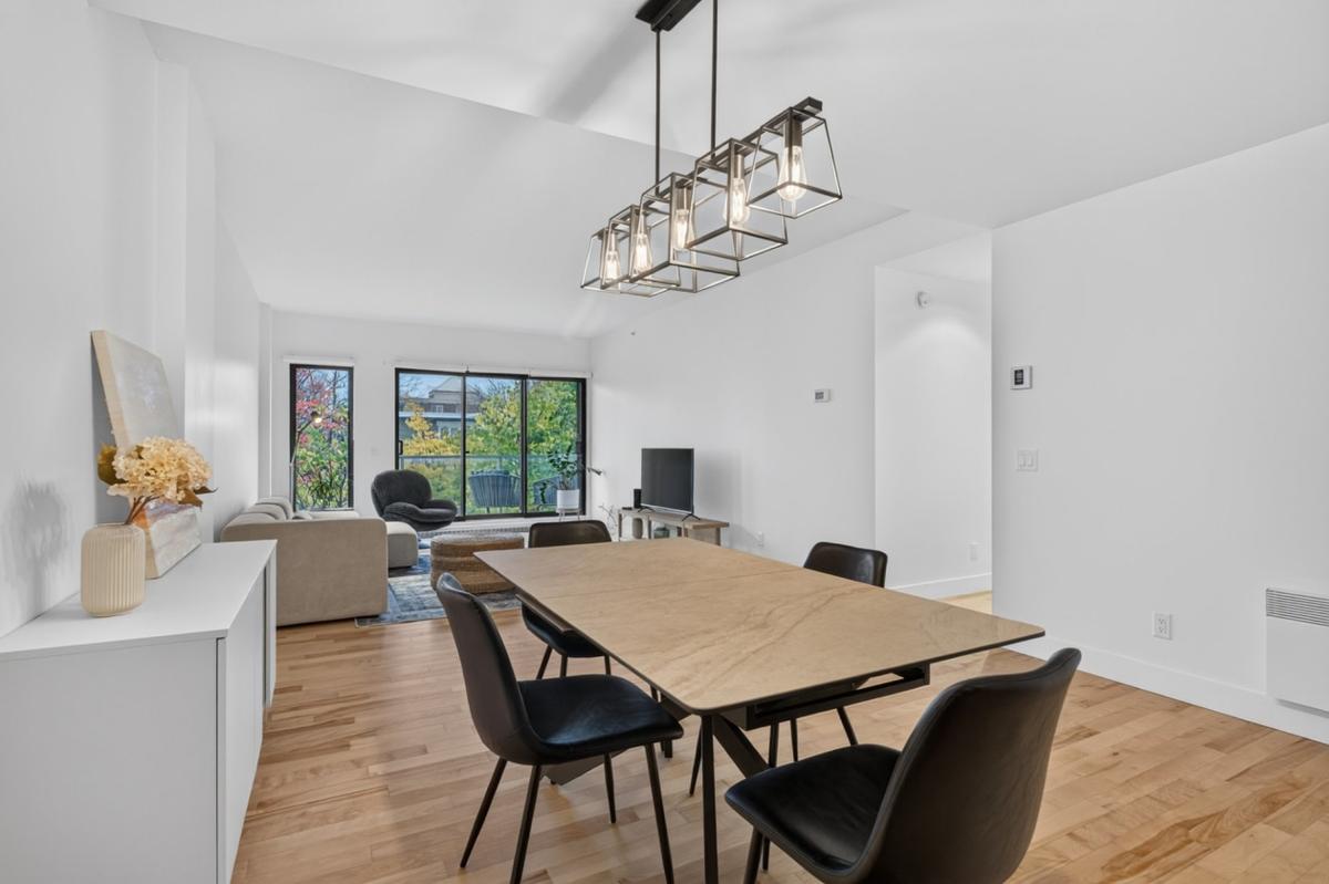 Coin repas et accès au balcon