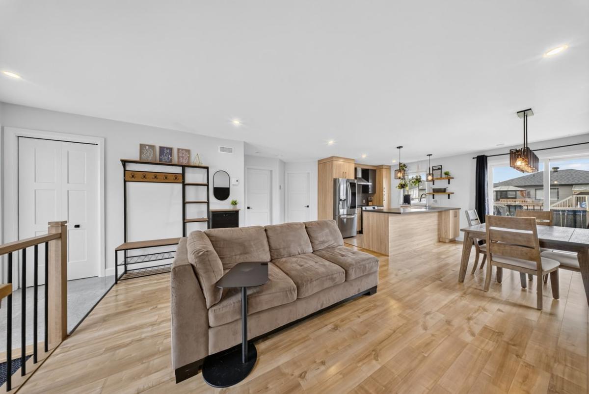 Le salon vu depuis la salle à manger