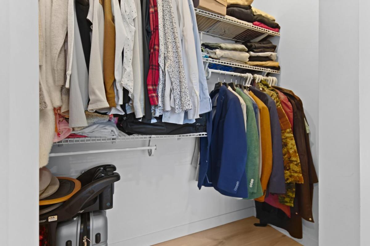 Penderie walk-in de la chambre principale