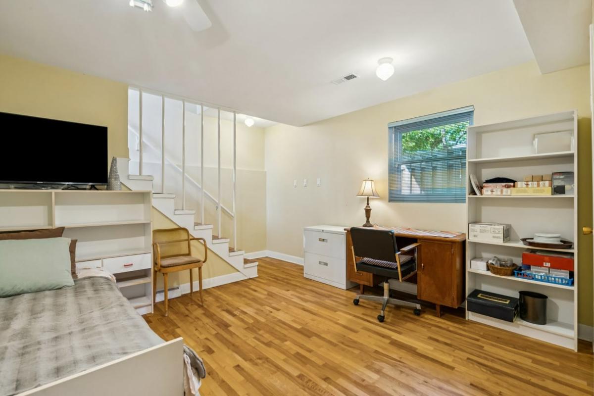 La salle familiale, espace polyvalent et chaleureux