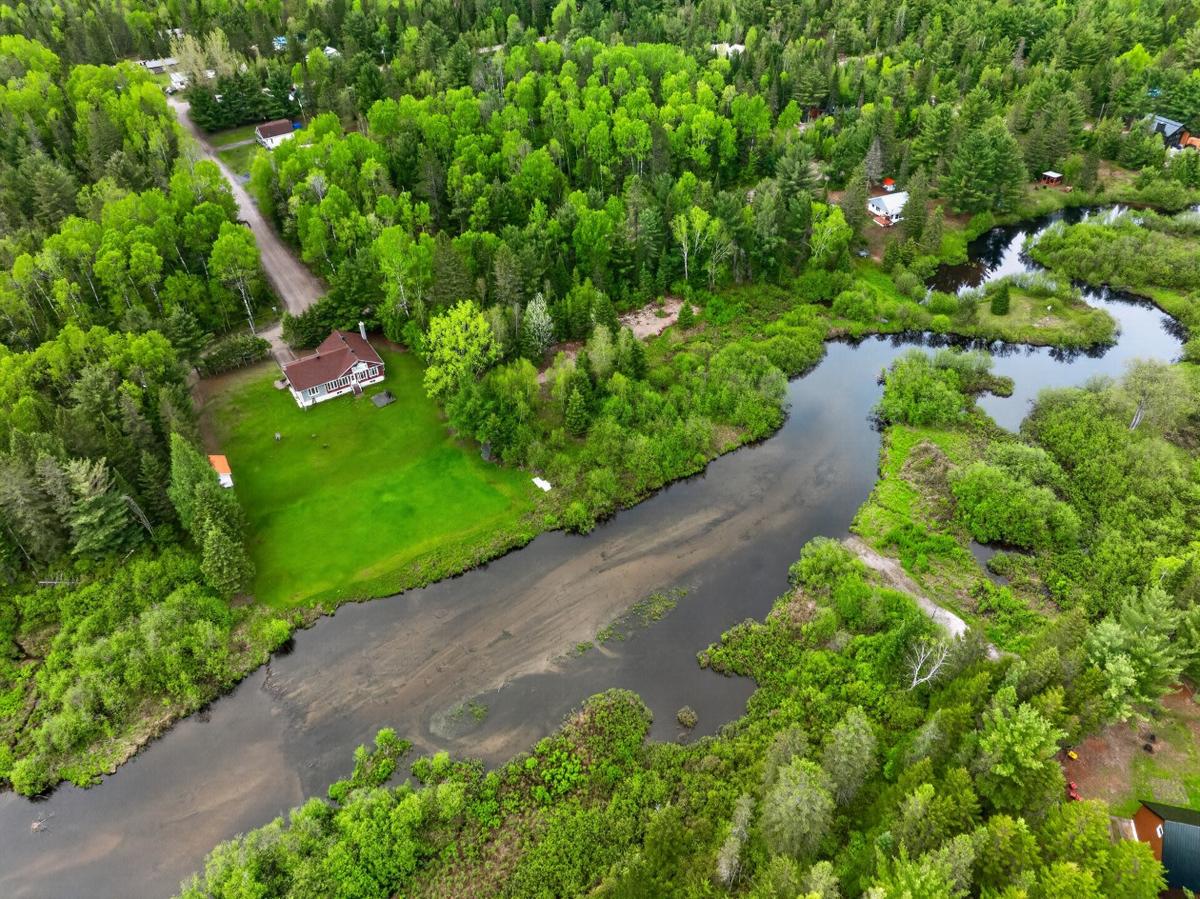 Le domaine vu de loin