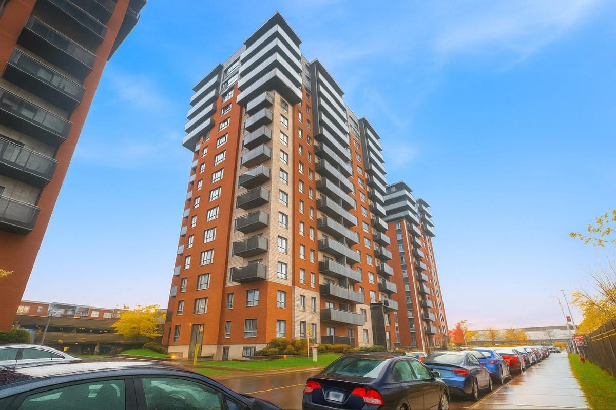 Lumineuse, perchée au treizième : une vie urbaine pleine de charme au cœur de Laval-des-Rapides