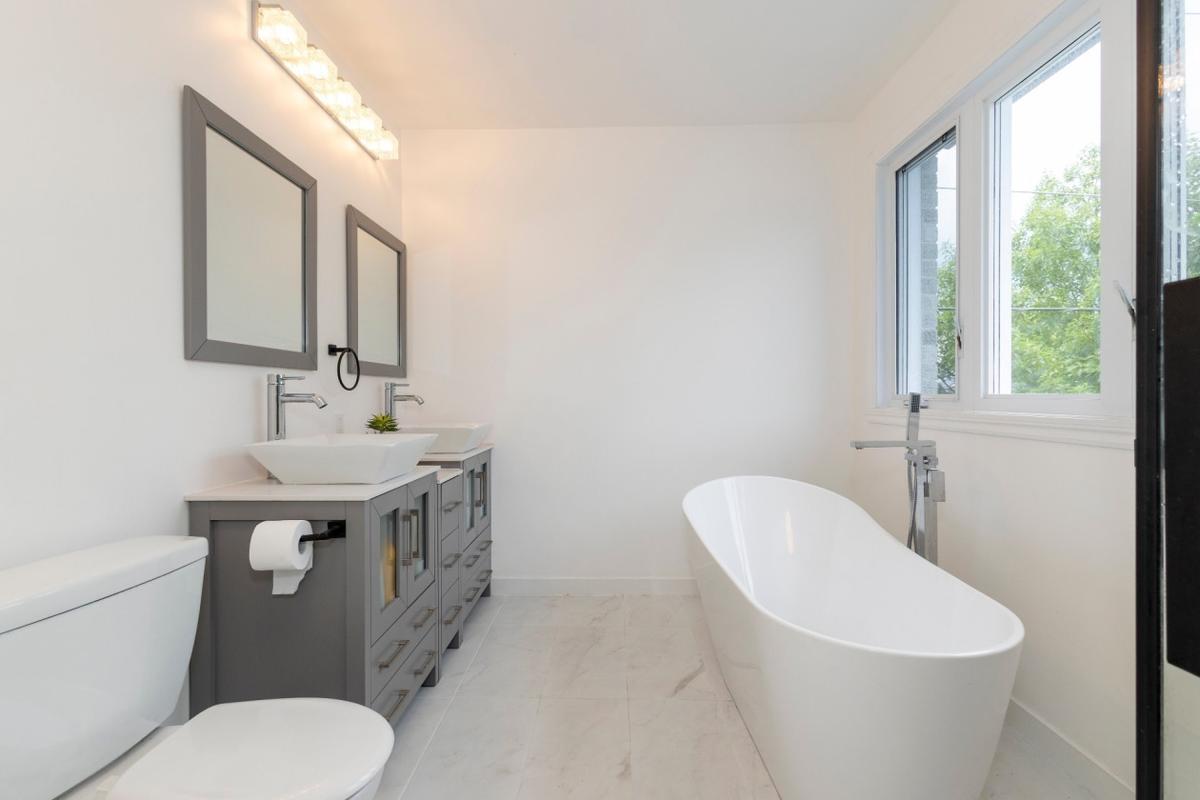 Détail des finitions de la salle de bain