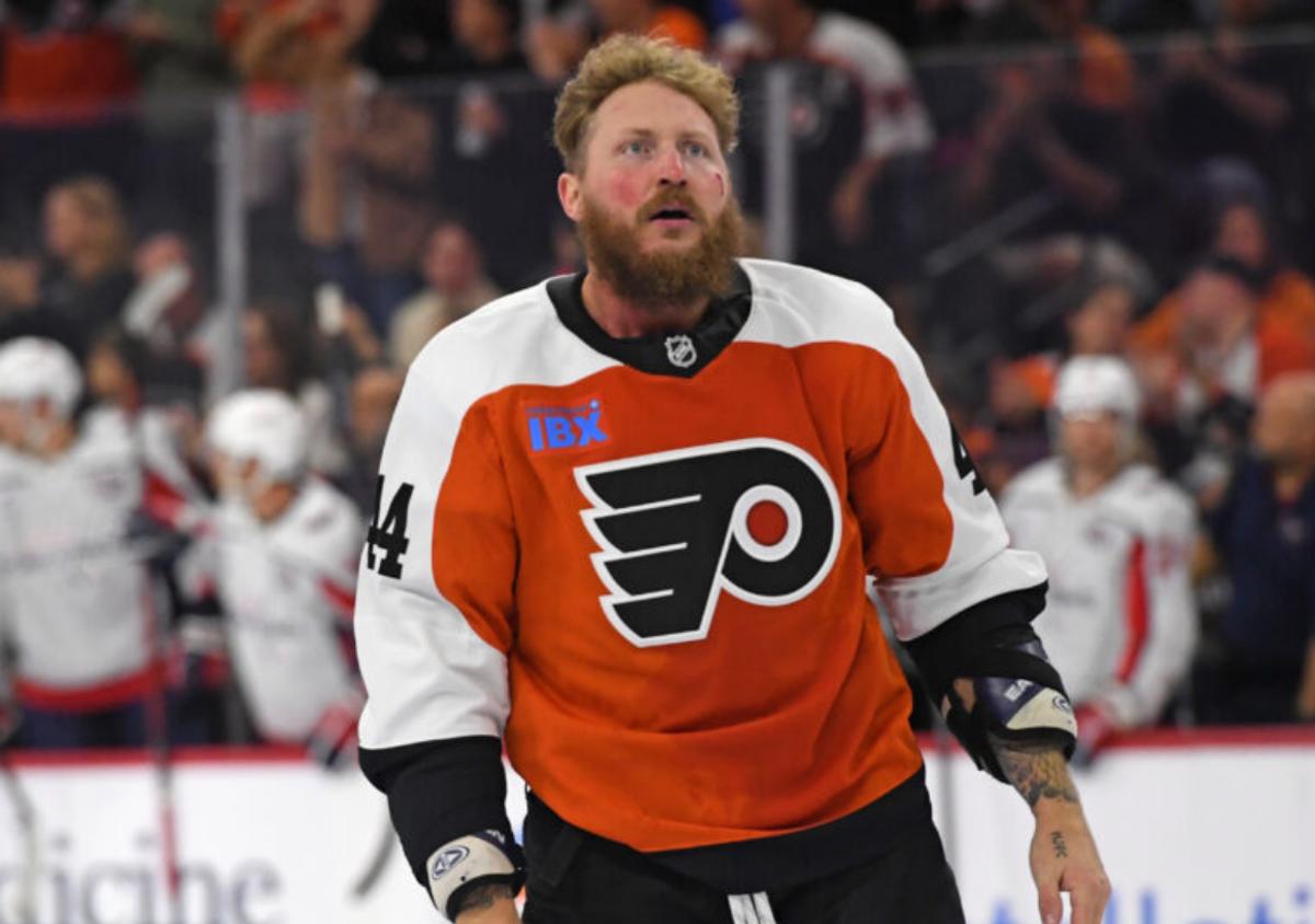 Nicos Deslauriers