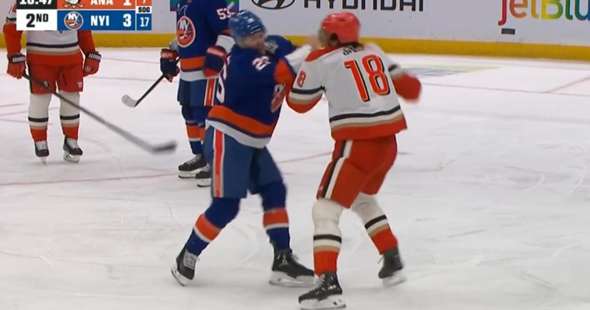 Mitchell Chaffee fights AJ Greer.