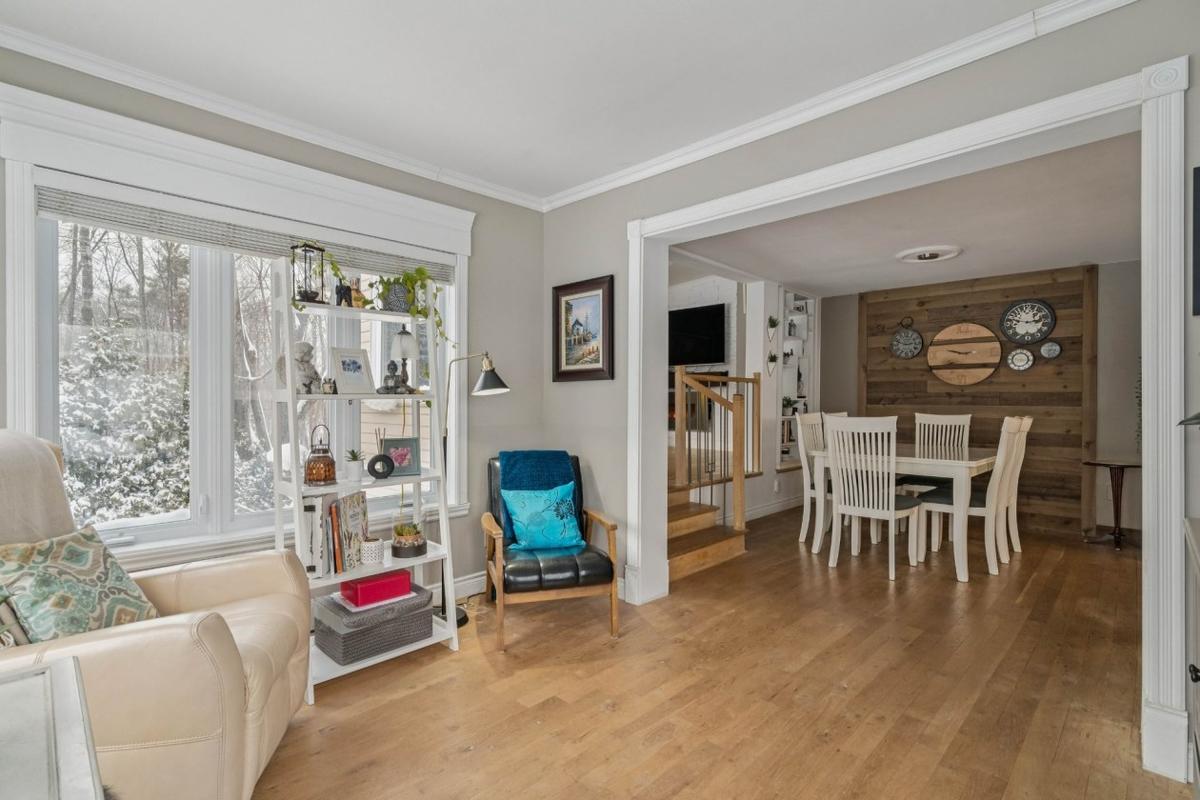 Lumineuse et généreuse : une maison de plain-pied rénovée sur un terrain de 17 500 pi² à Blainville