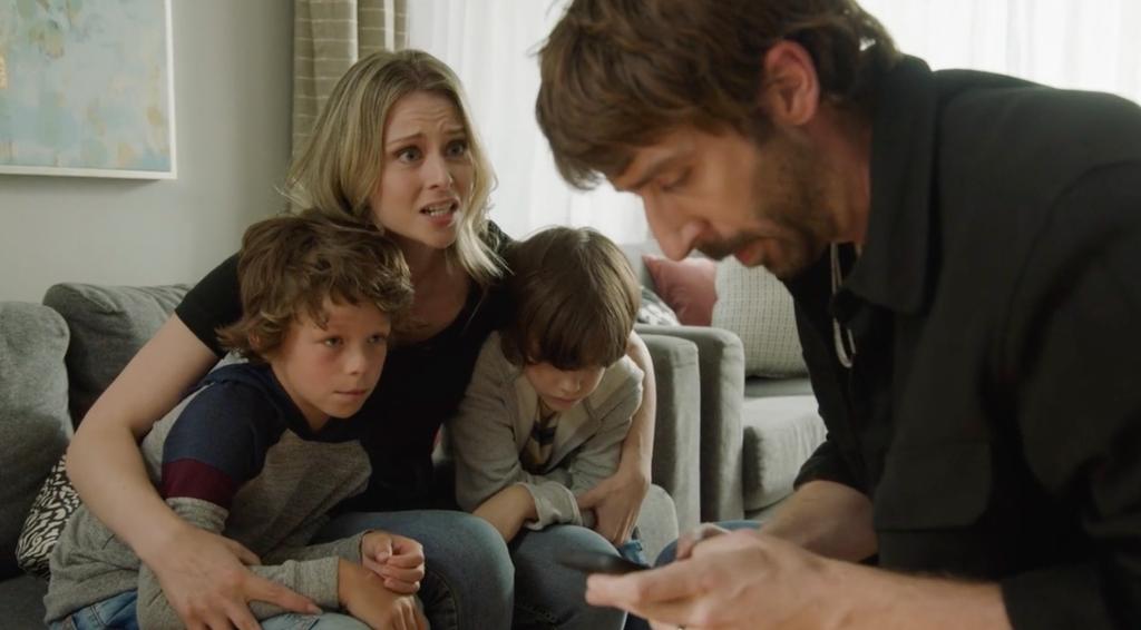 Katrine Duhaime dans son rôle de Karine Séguin et David Giguère dans son rôle de Gabriel Goulet dans Antigang