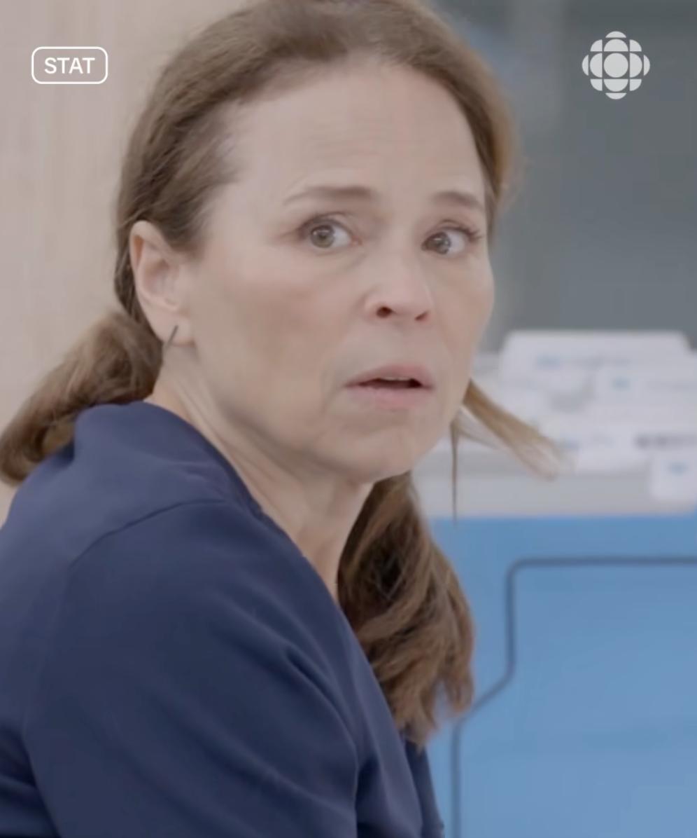 Suzanne Clément dans son rôle d'Emmanuelle St-Cyr dans STAT