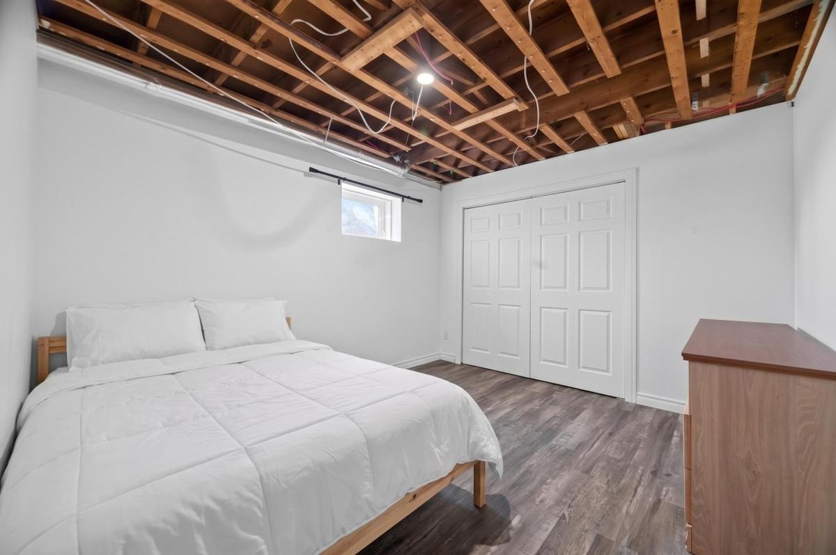 Pièce au sous-sol pouvant servir de chambre