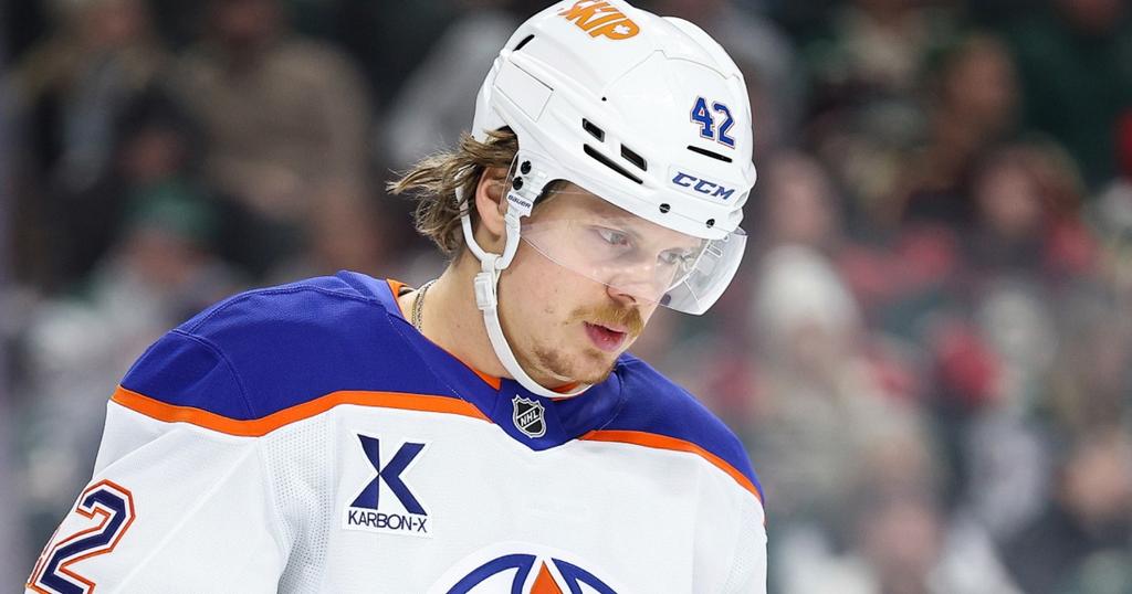 Kasperi Kapanen-Matt Krohn-AP-Feat