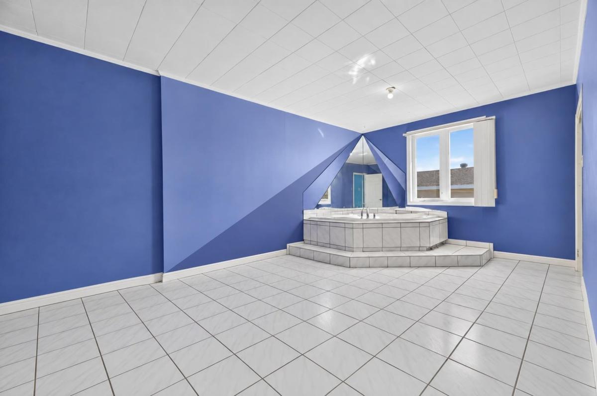 Salle de bain avec vanité