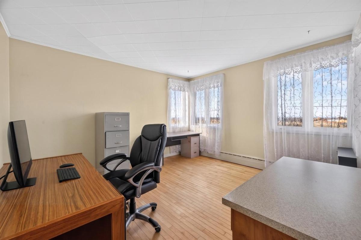 Bureau, autre angle