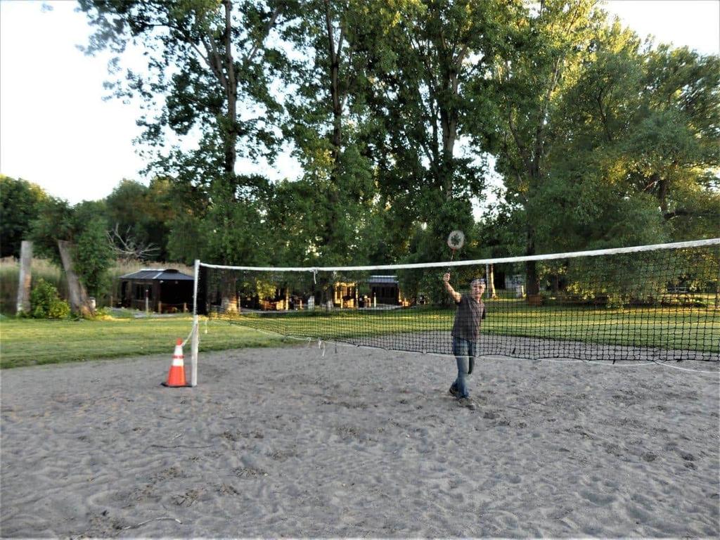 Badminton