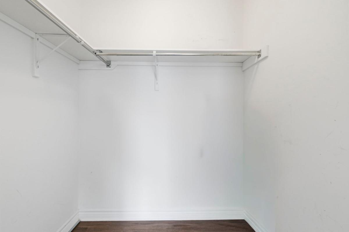 Grande penderie de la chambre
