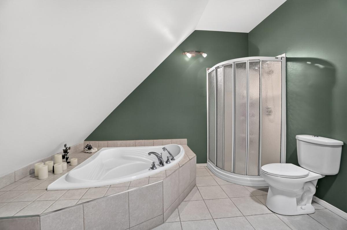 Salle de bains attenante avec douche