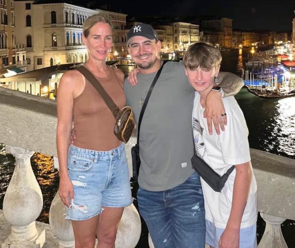 Codey Daly avec sa mère et son frère