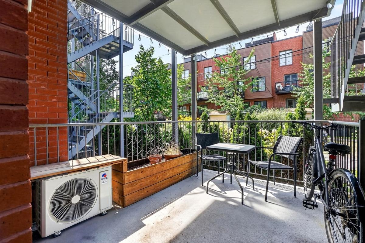 Balcon privé donnant sur la ruelle verte